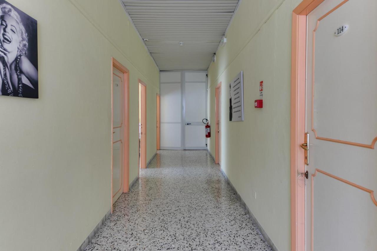 Hotel Villa Merope Rímini Exterior foto
