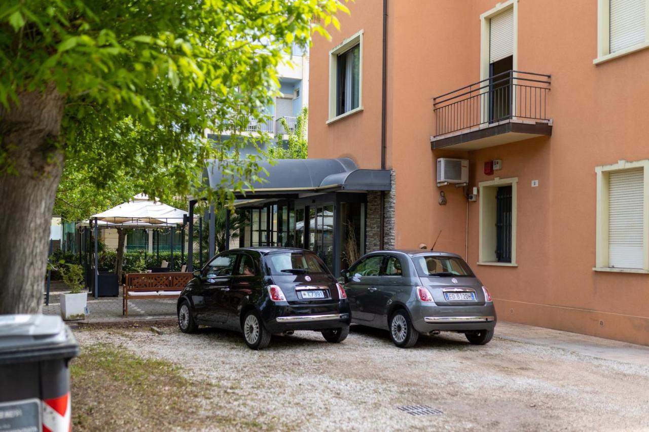 Hotel Villa Merope Rímini Exterior foto